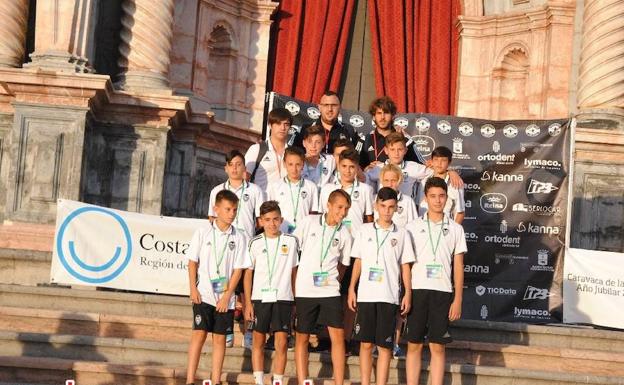 Equipo alevín del Valencia CF, campeón de la III Tomir Cup.