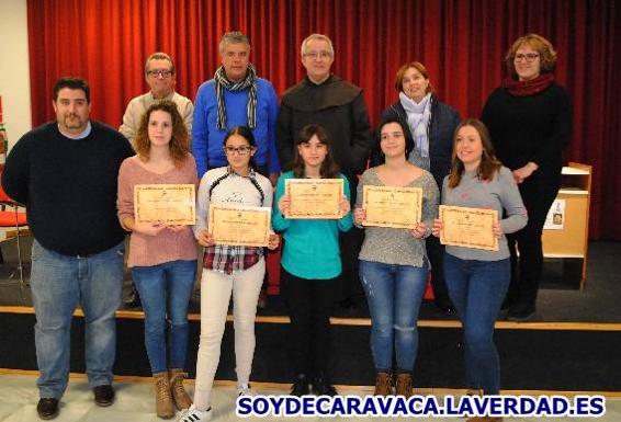 Participantes, premiadas y jurado del certament literario Albacara. /JUAN F. ROBLES