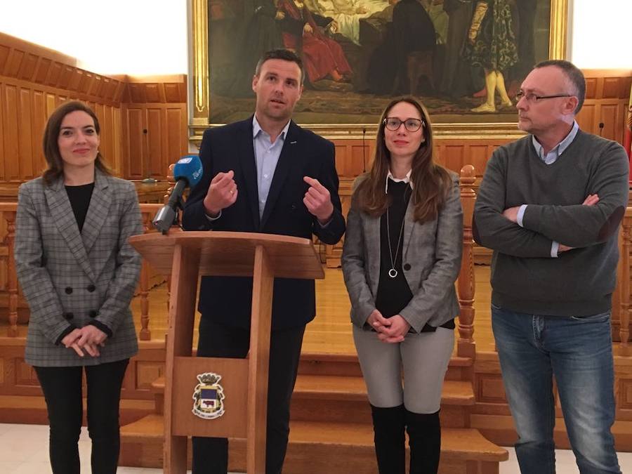 Concejales del PP durante la rueda de prensa. /PP-CARAVACA