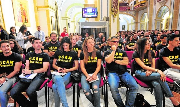 Deportistas de la UCAM, ayer, durante la gala anual. /Vicente Vicens / AGM