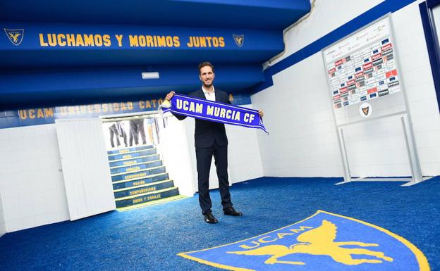 Lluís Planagumà durante su presentación en La Condomina.