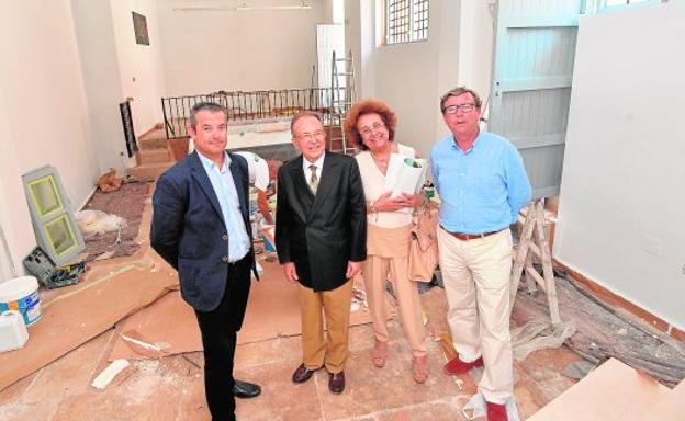 Antonio Ibarra, Antonio Gil Olcina, Sol Campoy y Francisco Félix Montiel, ayer, en el 'Alporchón', que está en obras. / Paco Alonso / AGM