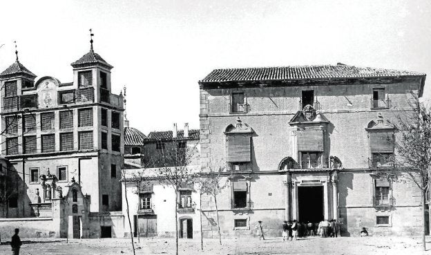 En el recuerdo. El desaparecido palacio de Los Vélez, hoy inicio del paseo Alfonso X el Sabio, donde está el 'cafeto'.