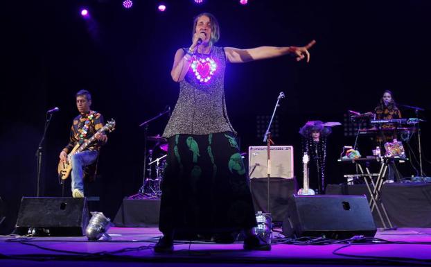 Un momento del concierto de Aterciopelados.