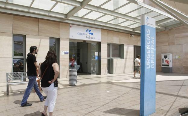 Puerta de urgencias del hospital Santa Lucía.