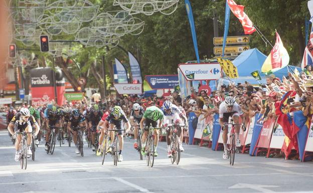 Final de etapa en la Gran Vía de Murcia durante la Vuelta a España 2015./Javier Carrión / AGM