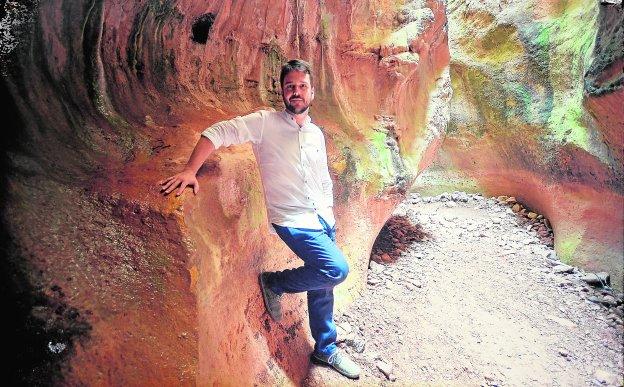 Jorge Losana, en la cueva del agua./Paco Alonso