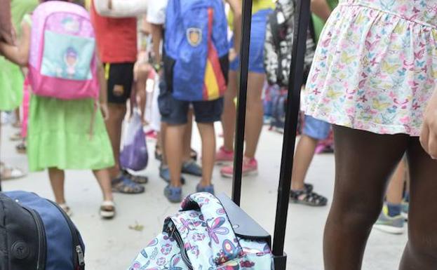 Niños de Primaria en el primer día de curso el año pasado.