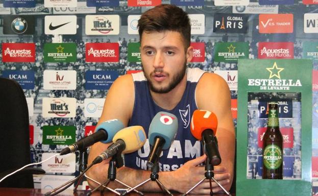 Alberto Martín durante la rueda de prensa.