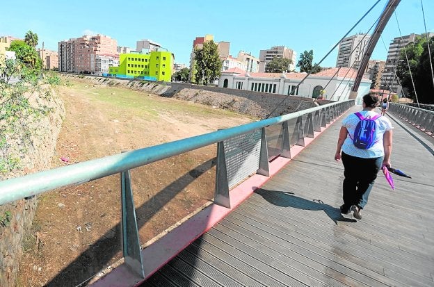 La rambla de Benipila, limpia, ayer, en Quitapellejos.