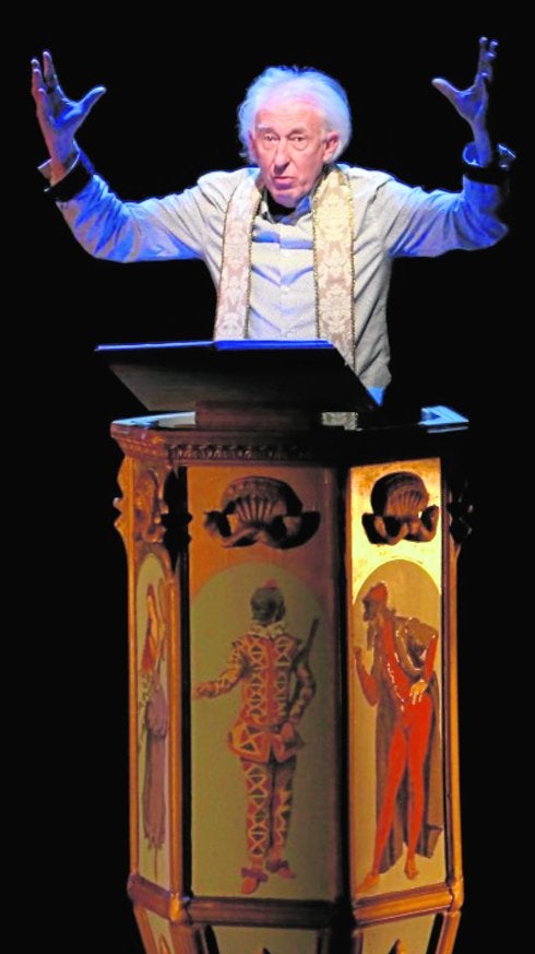 El cómico Albert Boadella, recitando su sermón./