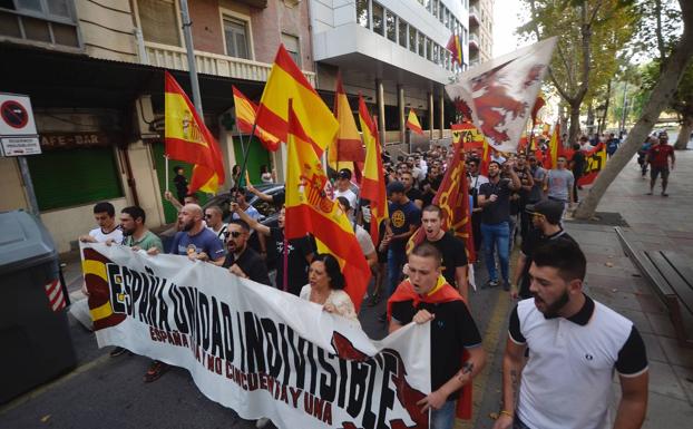 Manifestantes en un momento del recorrido./NACHO GARCÍA/ AGM