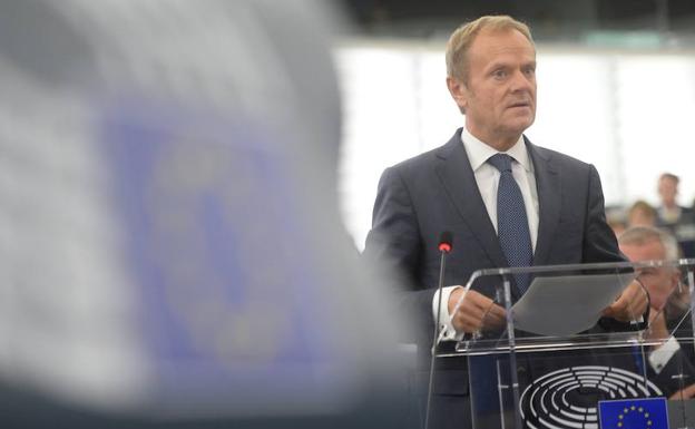 Tusk da un discurso en el Parlamento Europeo. /Patrick Seeger (Efe)