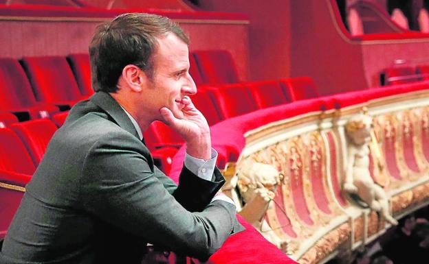 Macron, en un ensayo de ópera./AFP