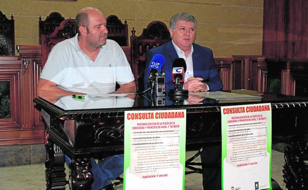 El edil Ricardo García junto al alcalde calasparreño, José Vélez./AYTO