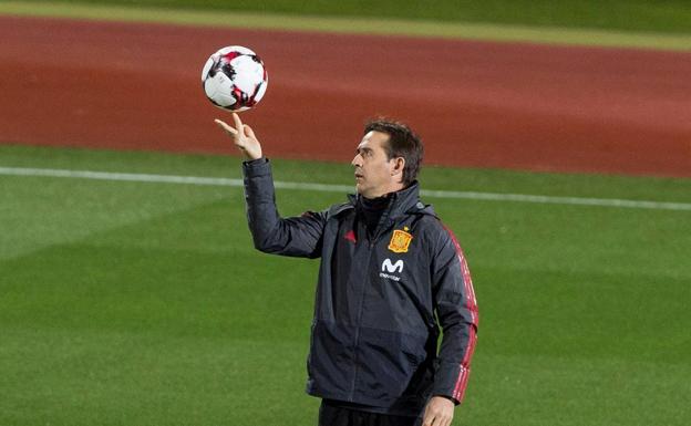 Julen Lopetegui, durante el entrenamiento de la selección. /Efe