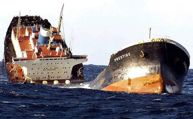 Fotografía de archivo facilitada por ORP ARMADA del petrolero 'Prestige'. /