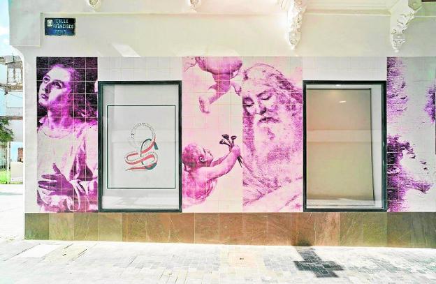 Revestimiento cerámico del edificio de farmacia de Cartagena, rehabilitado por Martín Lejarraga./