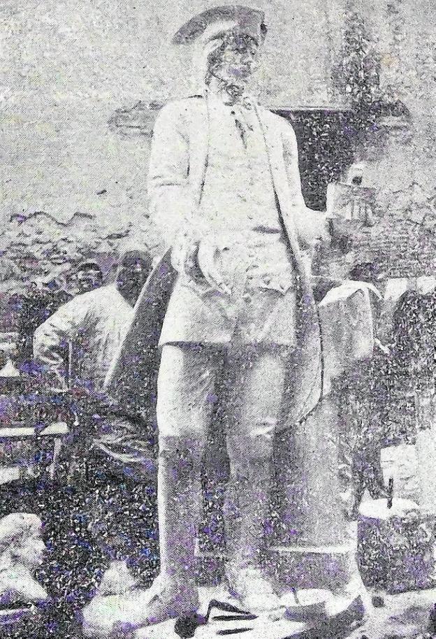 La estatua, en el taller de Requena en 1999./