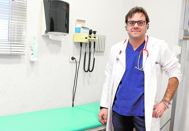 José López, especialista en párkinson del hospital Virgen de la Arrixaca./Edu Botella / AGM