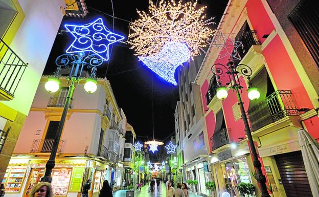 Iluminación extraordinaria de Navidad en la calle Corredera. /P. A. / AGM