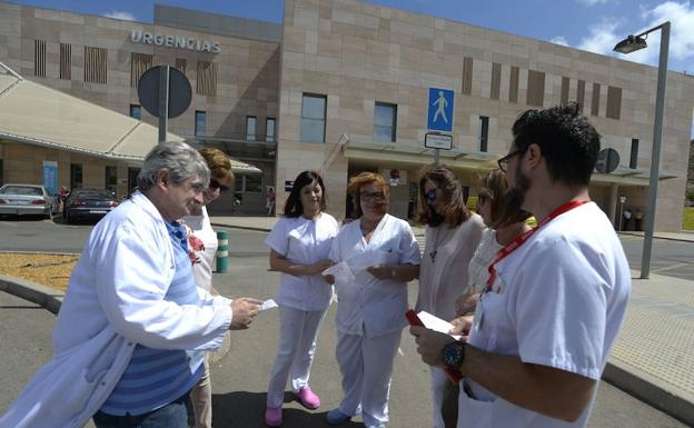 Auxiliares de enfermería, en el Hospital Santa Lucía./Antonio Gil / AGM