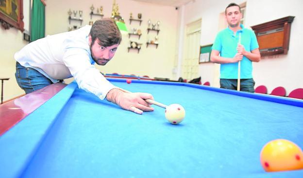 Carlos Anguita es campeón del mundo sub22 de billar a tres bandas/