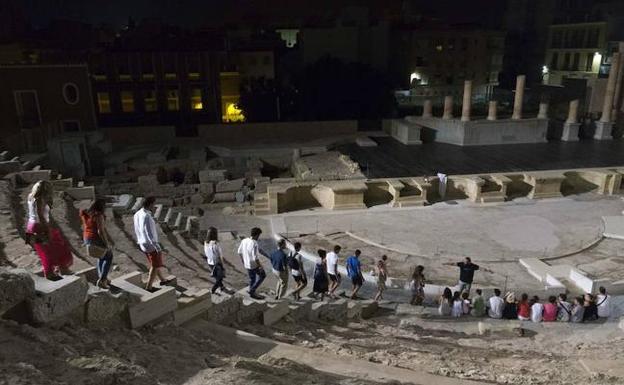 Visita guiada al Teatro Romano./Pablo Sánchez / AGM