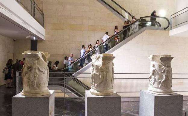 Imagen de archivo de una visita teatralizada al museo del Teatro Romano. /Pablo Sánchez / AGM