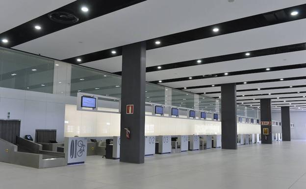Interior del Aeropuerto de Corvera. /Guillermo Carrión / AGM