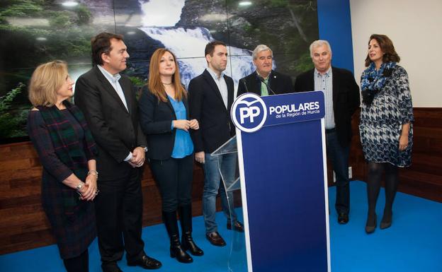 Representantes de Fecoam y diputados nacionales del PP por la Región, tras la rueda de prensa ofrecida este viernes. /Juan Carlos Caval / AGM