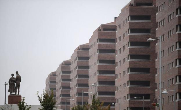 Vistas de la entrada a la zona residencial de "Francisco Hernando", en Seseña. /PHILIPPE DESMAZES (AFP)