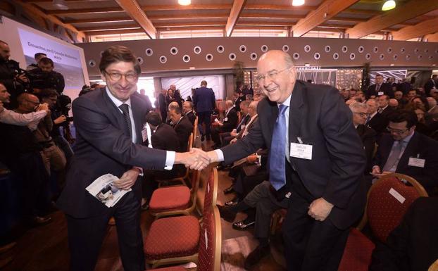 José Ignacio Goirigolzarri, presidente de Bankia, y Carlos Egea, presidente de BMN./NACHO GARCÍA/ AGM