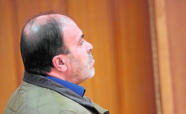 El sargento José Antonio Caro, en el banquillo./J. Carrión / AGM
