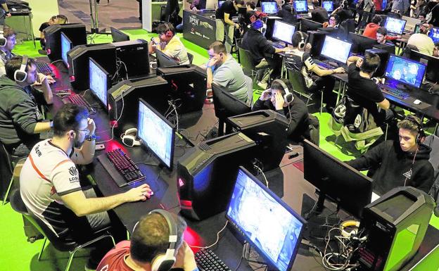 Participantes en la edición del festival Gamergy, celebrado en diciembre en Madrid./Kiko Huesca / EFE