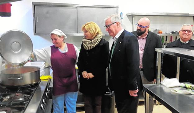 Violante Tomás visita, el pasado viernes, la cocina del centro./CARM
