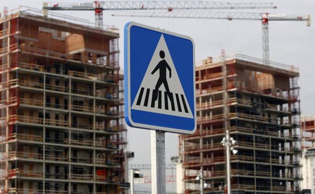 Construcción de viviendas en Viladecans. /Lluís Gené (Afp)