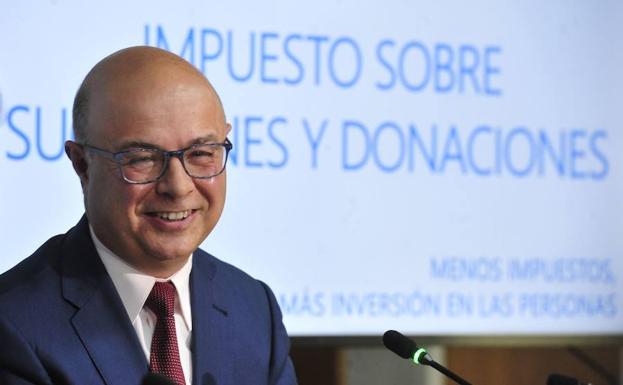 El consejero de Hacienda, Andrés Carrillo./V. Vicéns / AGM