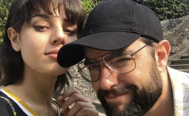Dani Mateo y su novia./
