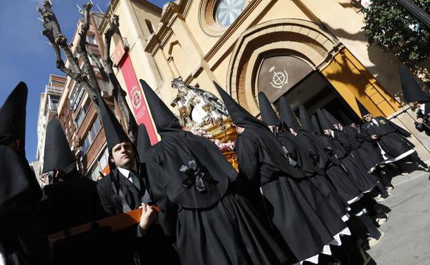 Salida del cortejo de la iglesia./E. Botella / Murcia