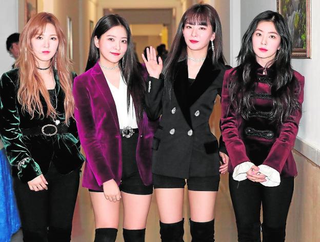 Las componentes de Red Velvet, ayer, en Pyongyang./EFE