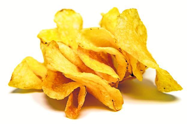 'Chips'. «No hay que demonizar alimentos. Basta con consumirlos ocasionalmente y con moderación», dicen los expertos. /