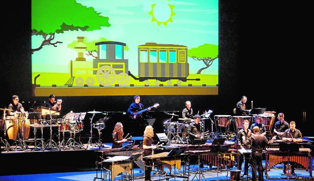 Los componentes de Ensemble Kalimba Percussion, durante una actuación./