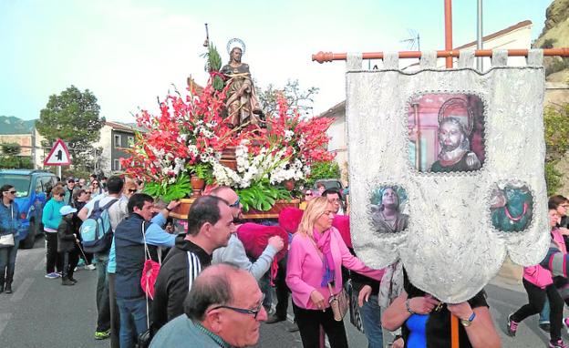 Los romeros se vuelcan, ayer, con San Roque./J. A. Moreno
