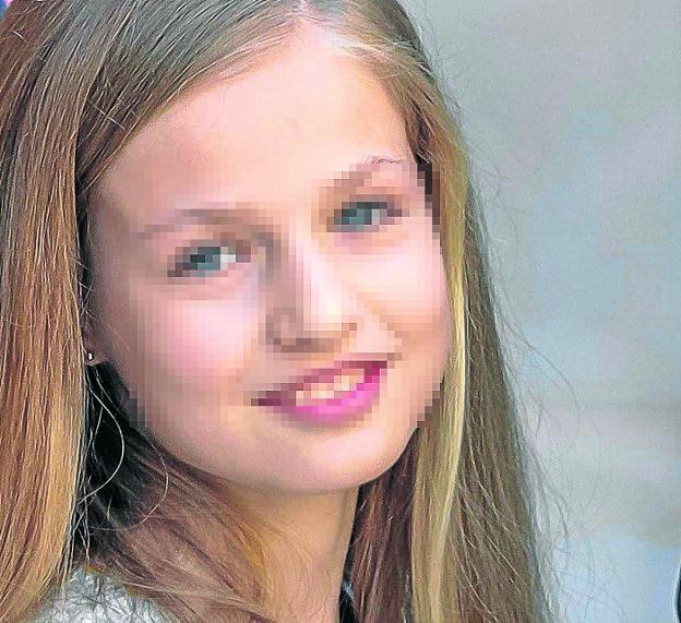Imagen pixelada de Leonor de Borbón en la Misa de Pascua en la Catedral de Mallorca, el pasado 1 de abril. / EFE