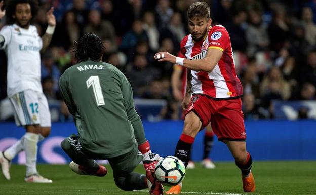 Portu rematando delante de Keylor Navas./EFE