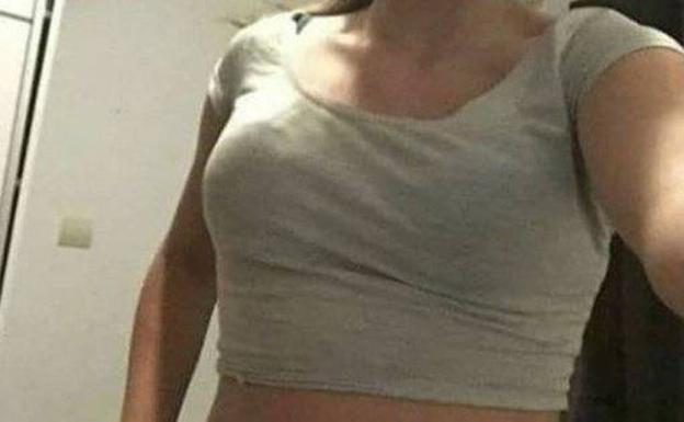 Una niña de 12 años ha tenido problemas por ir a clase con esta camiseta