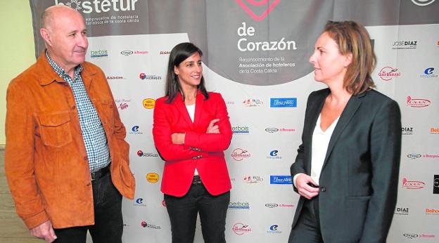 Alfonso Torres, Idoia Carrillo y María del Mar Martínez, en el Hotel Carlos III./Antonio Gil /AGM