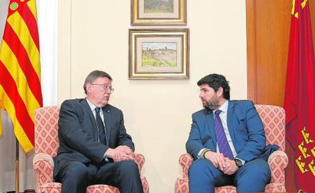 Ximo Puig y Fernando López Miras, durante la reunión de ayer en la delegación de la Generalitat Valenciana en Alicante./EFE