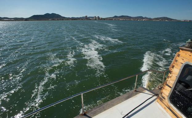 Superficie del Mar Menor, en una imagen tomada en febrero de 2018. /Antonio Gil / AGM